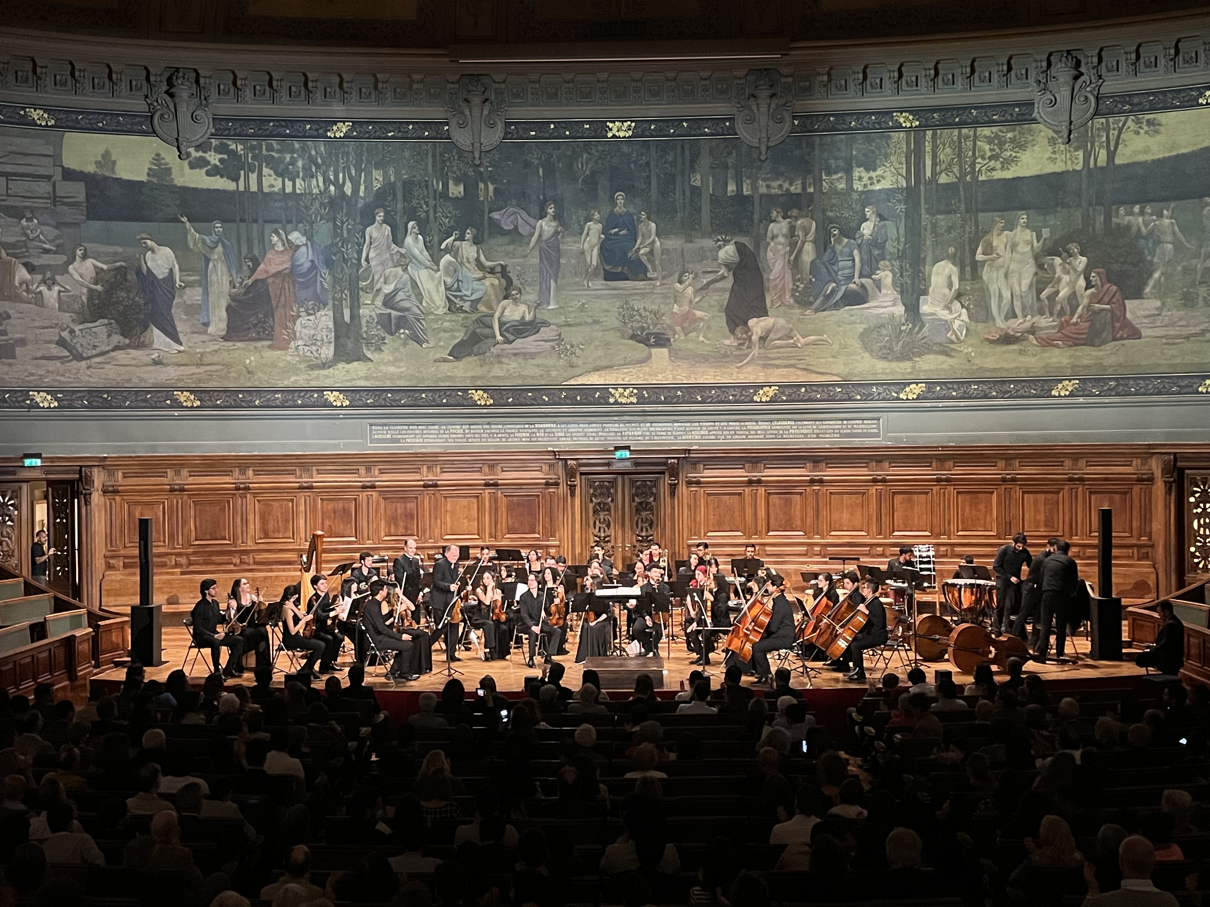 La Orquesta Sinfónica Javeriana de Bogotá  culmina con broche de oro su gira en Francia