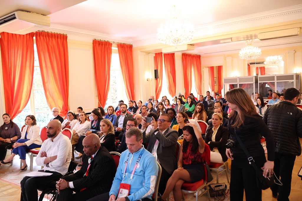 En la foto aparecen la Ministra del Deporte, Luz Cristina López, Presidente del Comité Paralímpico Colombiano, Julio César Ávila y la Sub-Secretaria del Deporte de Chile, Antonia Illanes en el Primer Paralímpico de las Américas