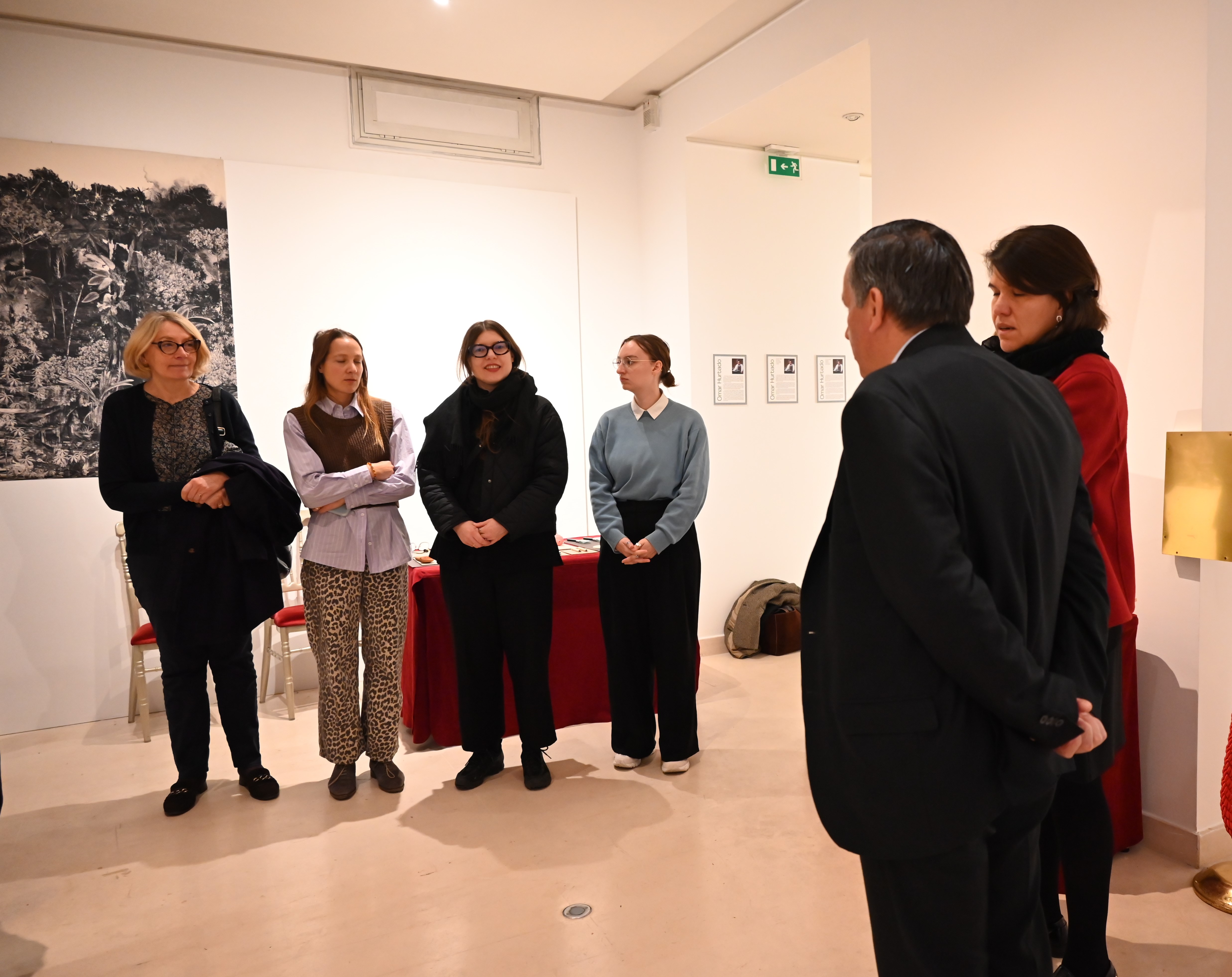 Exposición Oro & Hoja de Coca, con obras de Omar Hurtado y Tatiana Arocha – París, Maison de l’Amérique Latine (presencial), en el marco del Foro de París por la Paz 2025