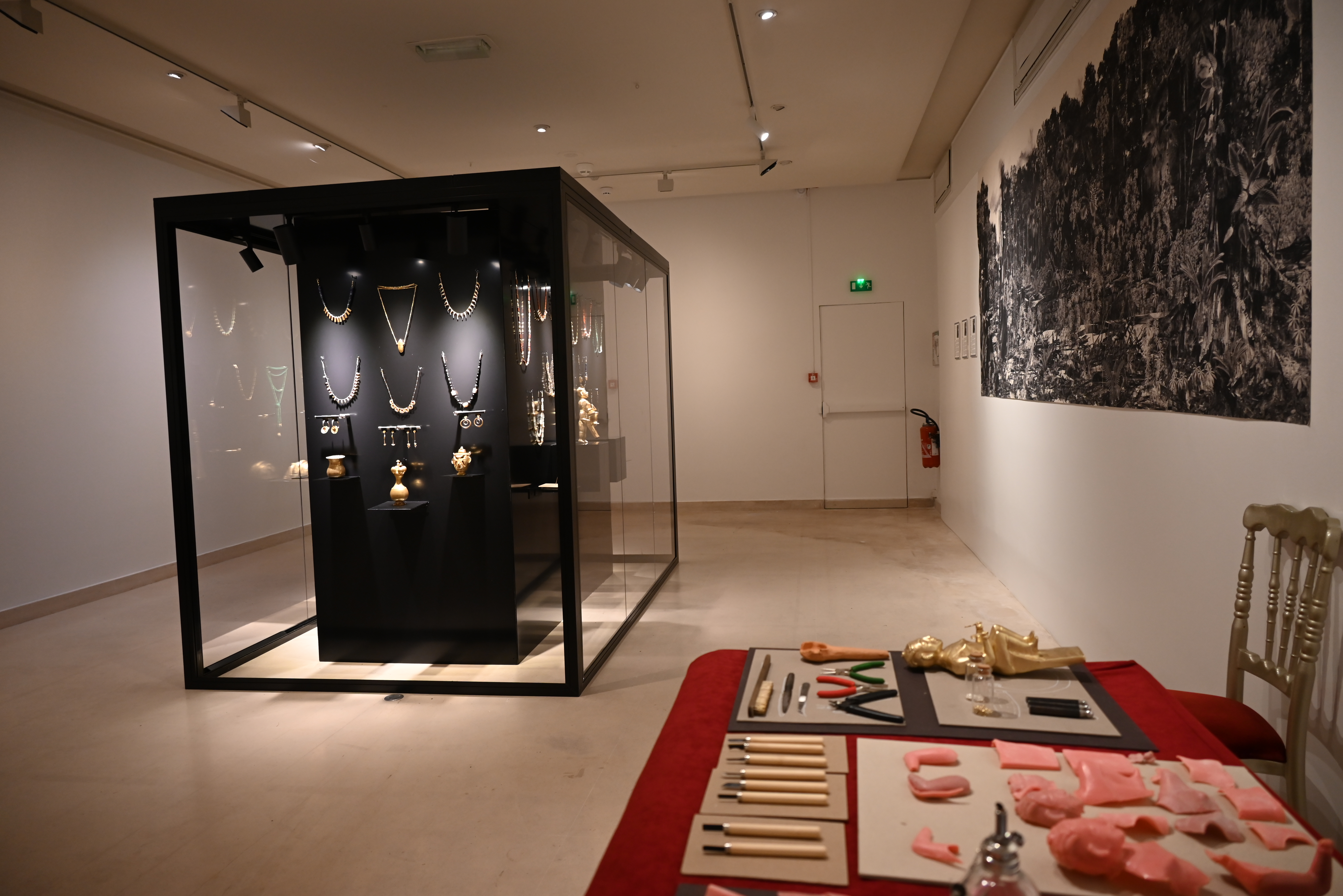 Exposición Oro & Hoja de Coca, con obras de Omar Hurtado y Tatiana Arocha – París, Maison de l’Amérique Latine (presencial), en el marco del Foro de París por la Paz 2025