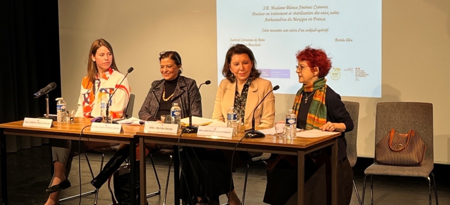 Conversatorio “Mujeres en la ciencia” en París contó con la participación de científicas 