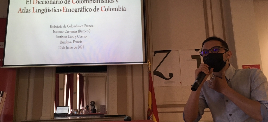 La Embajada de Colombia en Francia presentó el Diccionario de Colombianismo 