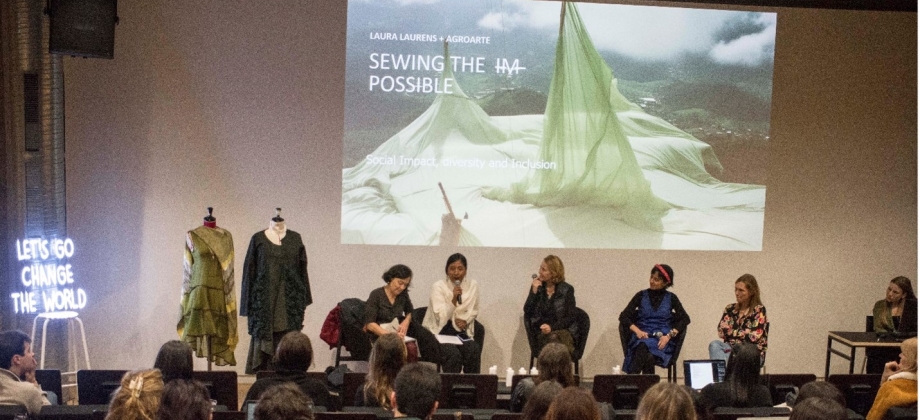 Anyi Ballesteros, Isabelle Lefort, Laura Laurens y Lorrain Ledeme durante el encuentro “Impacto Social, Diversidad e Inclusión”. ©miguelpenastudios 